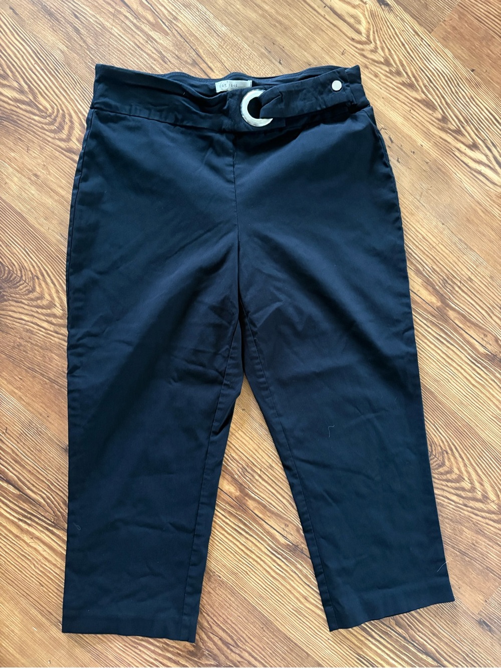 C EST. 1946 black pull on capri pants silver buckle contemporary women’s size 12